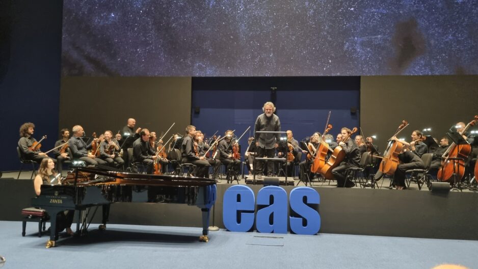 VIS and INAF shine at EAS 2024 with “The Planet” concert